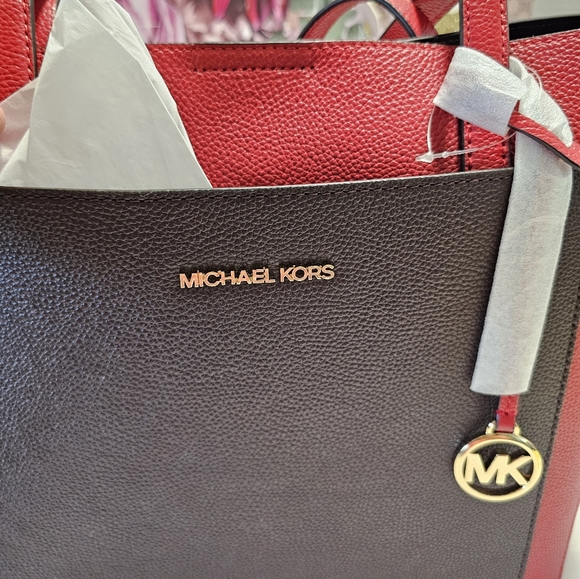 🥰MICHAEL Michael Kors Large Pocket Tote in Red with Brown Pocket - Picture 7 of 15